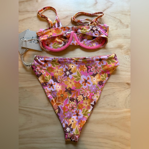 NWT Stone Fox Revolve Size Small SUMATRA Bikini BOTTOM RETRO POP CONCH TOP - Picture 2 of 13